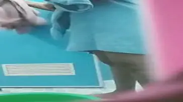 Aksi Ngintip Cewek Kos Mandi Pakai Handuk Biru