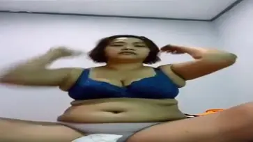 Cewek BH Biru Cam Show Pura-pura Mau Tidur Viral