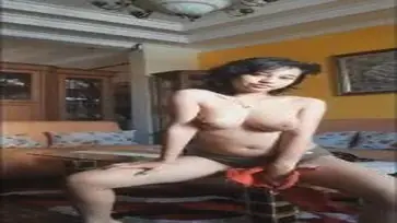 Gadis ABG Telanjang Dada Pamer Memek Di Kamar